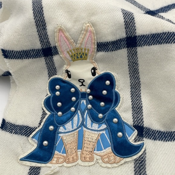 Plaid blanket scarf with bunnies - Picture 2 of 3